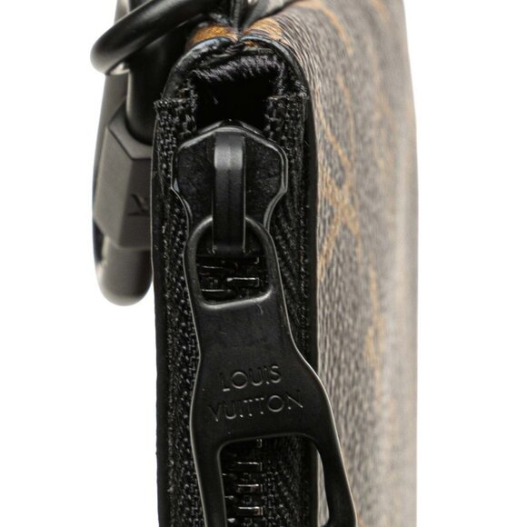 LOUIS VUITTON Brown Monogram Leather Clutch Bag - Picture 7 of 10